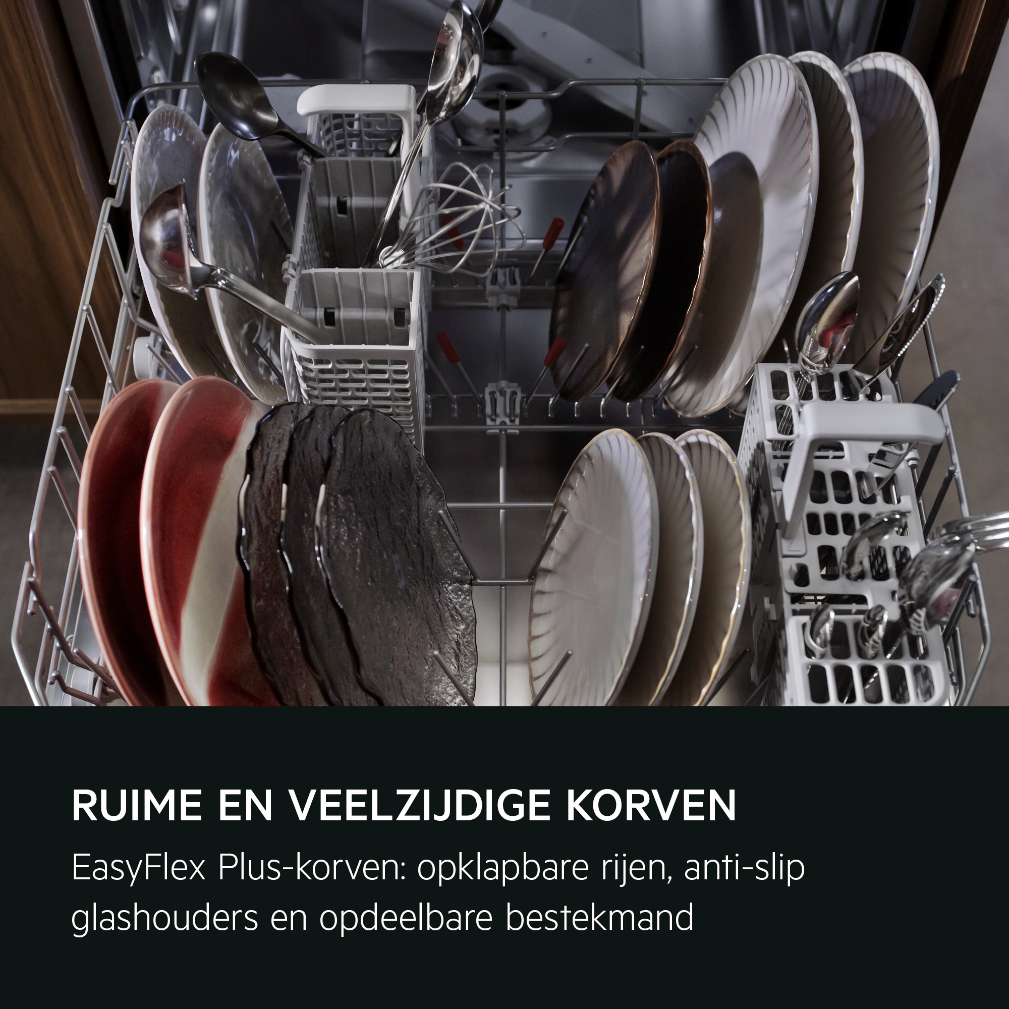 RUIME EN VEELZIJDIGE KORVEN
           
            
            EasyFlex Plus-korven: opklapbare rijen, anti-slip glashouders en opdeelbare bestekmand
          
          