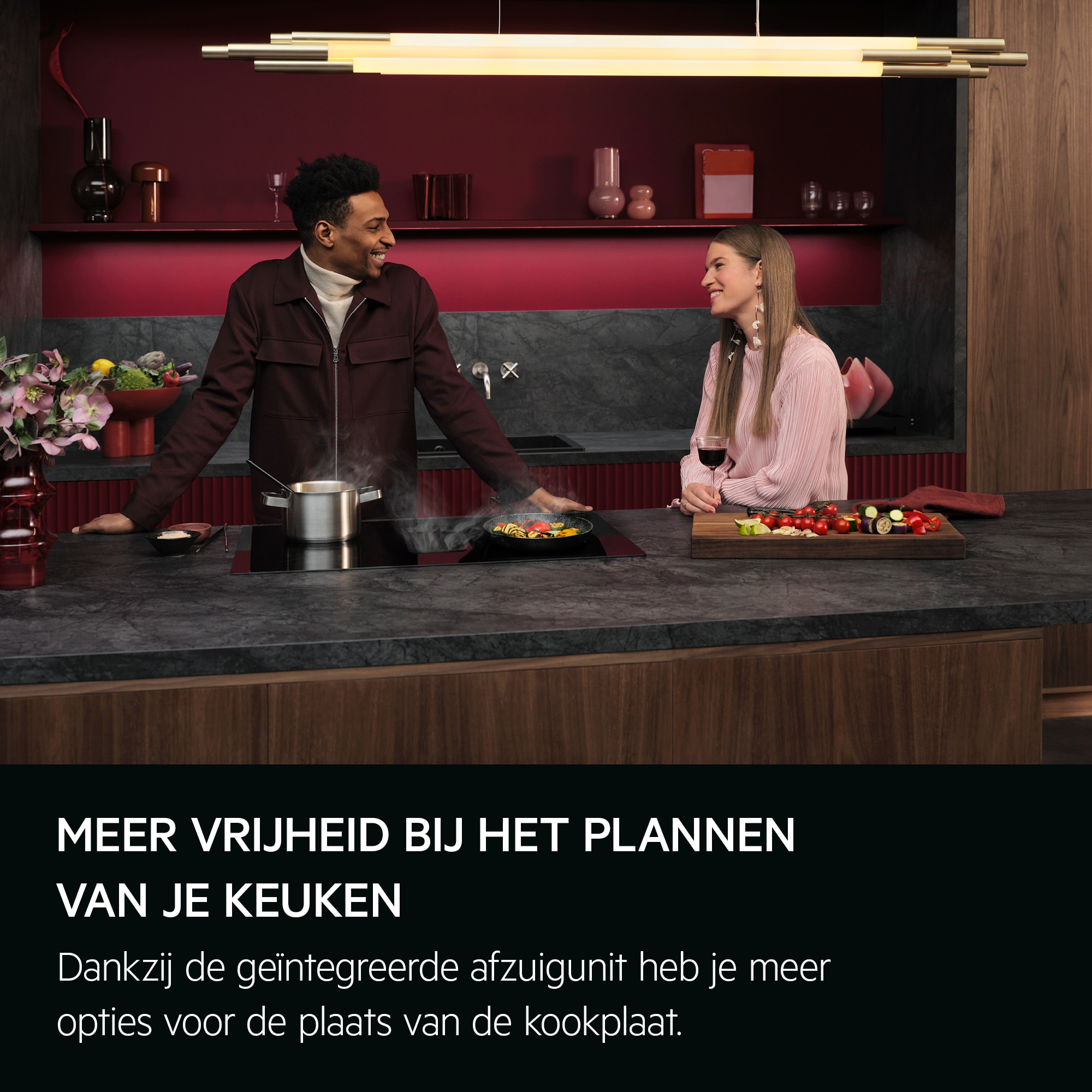 Meer vrijheid bij het plannen van je keuken Dankzij de geïntegreerde afzuigunit heb je meer opties voor de plaats van de kookplaat.