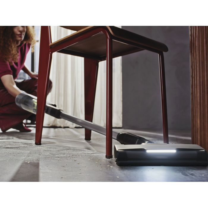 Power in every stroke. Up to 99%* dust pick-up hard flat floors. Disclaimer: Based on internal test on hard floors using Boost mode according to IEC 62885-4 standard. 