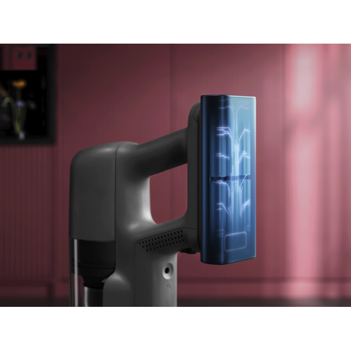 Detachable battery on hand unit.