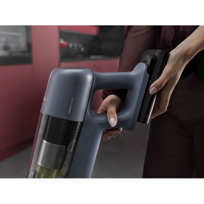 Smart charging right on the handle with intelligent overcharge protection 