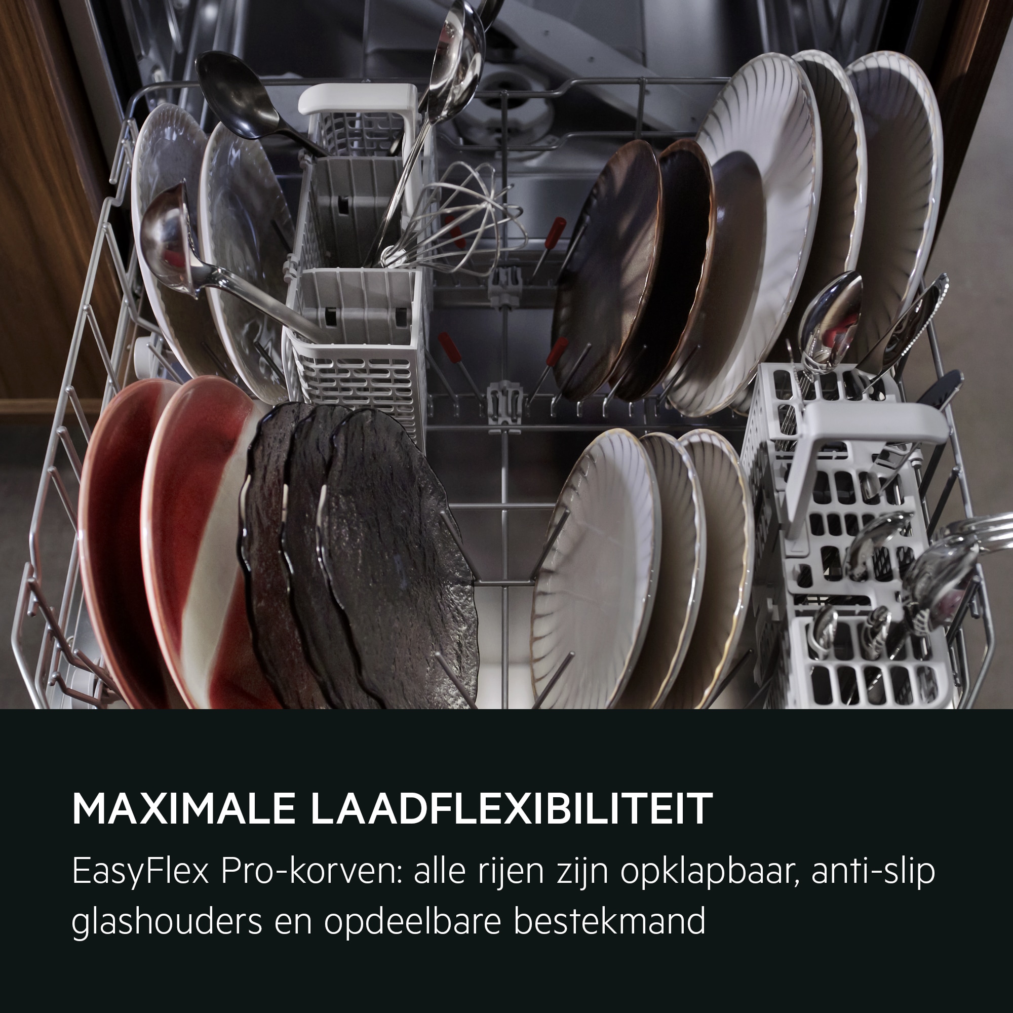 MAXIMALE LAADFLEXIBILITEIT
           
            
            EasyFlex Pro-korven: alle rijen zijn opklapbaar, anti-slip glashouders en opdeelbare bestekmand.
          
          