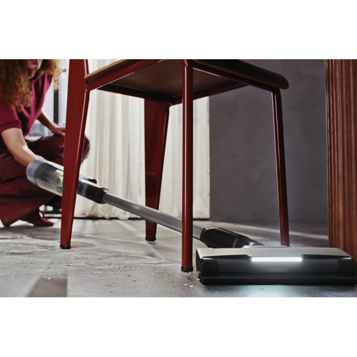 Power in every stroke. Up to 99%* dust pick-up hard flat floors. Disclaimer: Based on internal test on hard floors using Boost mode according to IEC 62885-4 standard. 