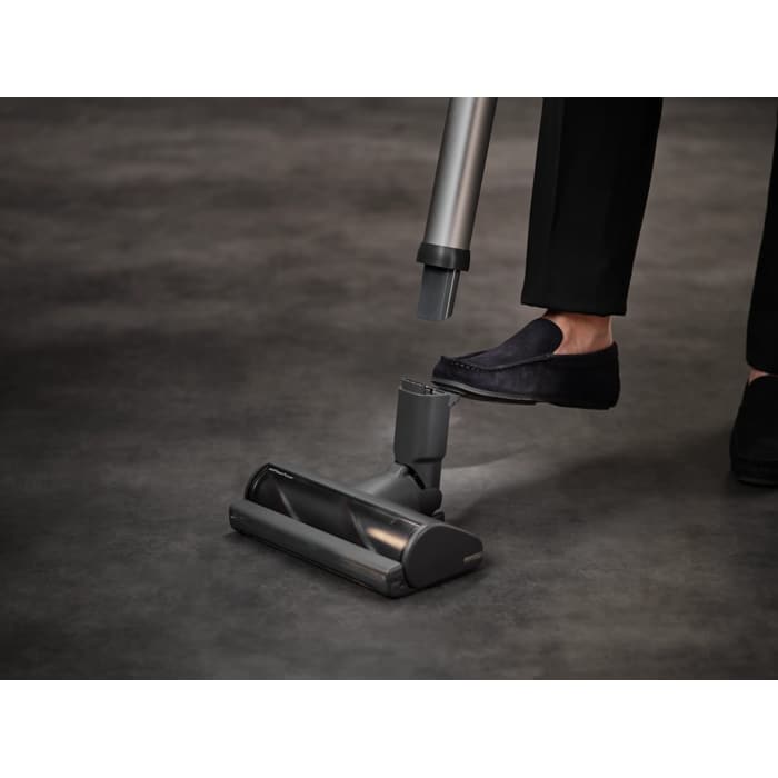 Switch nozzles in seconds. No bending, just use the foot release