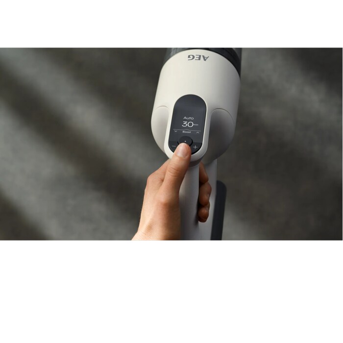 The AEG 9000 cordless cleaner shows key information on LCD display