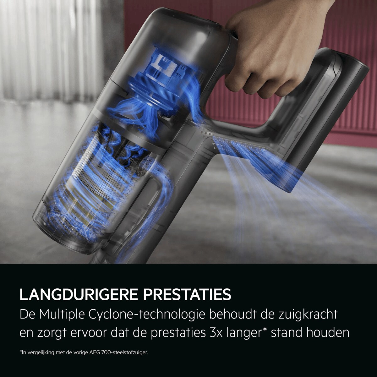 Langdurigere prestaties De Multiple Cyclone-technologie behoudt de zuigkracht en zorgt ervoor dat de prestaties 3x langer* stand houden *In vergelijking met de vorige AEG 700-steelstofzuiger.