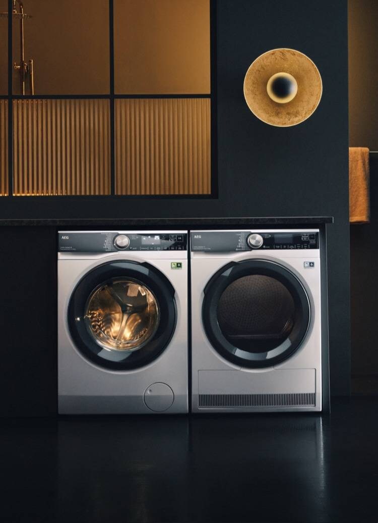 wasmachine en droger naast elkaar