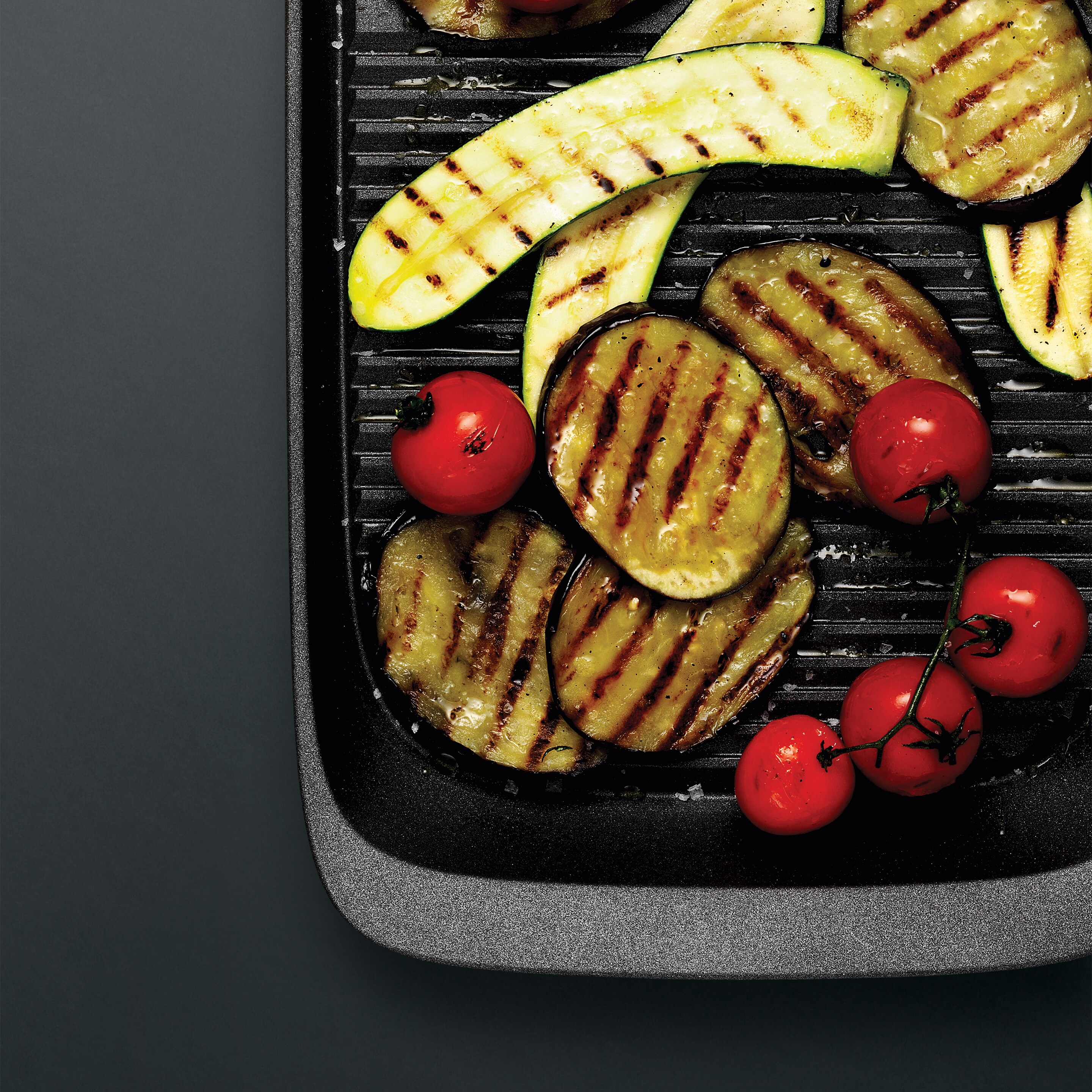 De AEG Plancha Grill met groenten