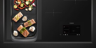 Groenten schroeien in een grillpan