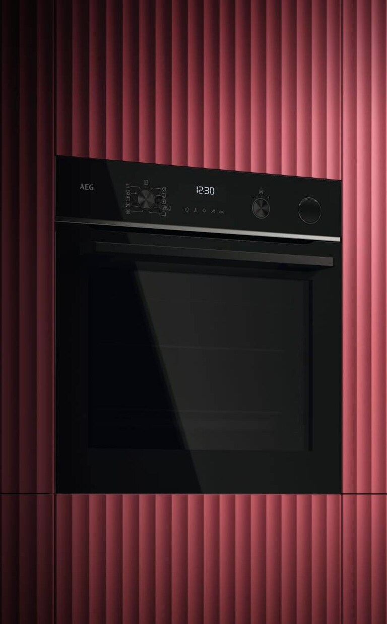 Een oven in een keuken.
