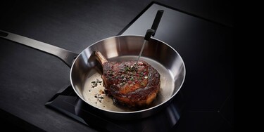 cooking steak with food probe