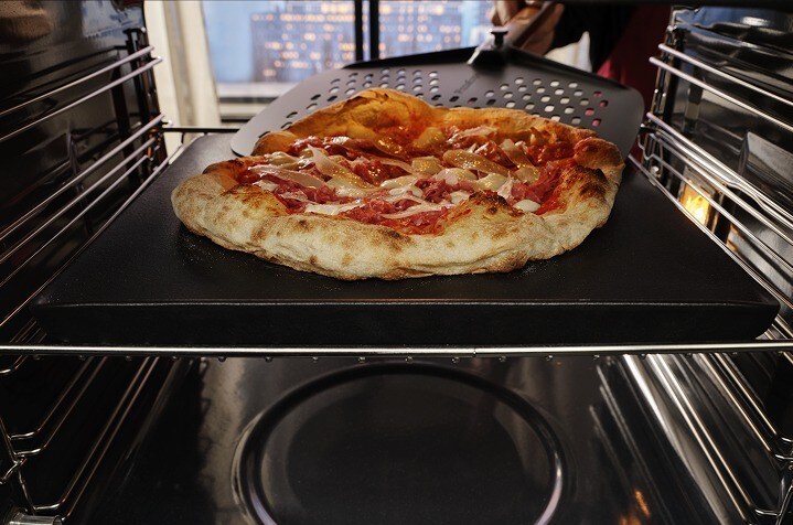 Pizza in de oven