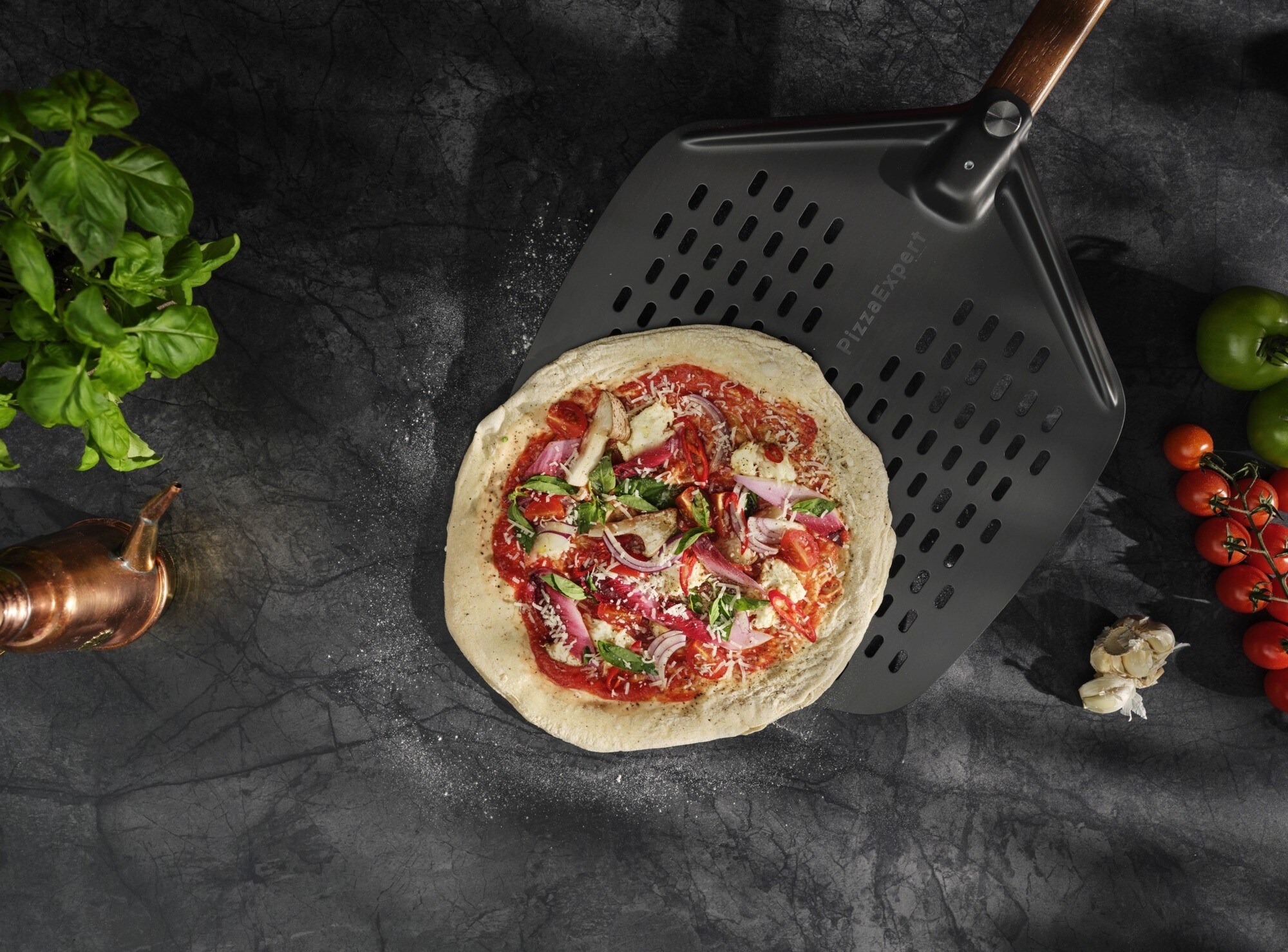 Pizza oppakken met een pizzaschep