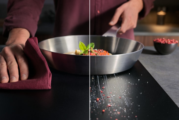 Handen die koken en schoonmaken op een gewone inductiekookplaat versus een SaphirMatt inductiekookplaat