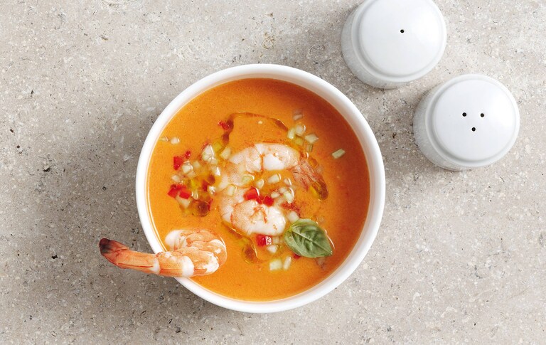 Gazpacho met gestoomde tijgergarnalen