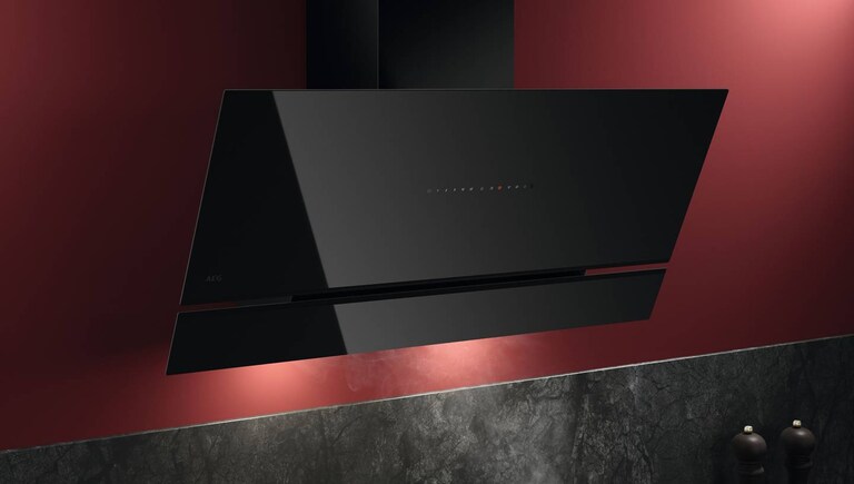 Eten bereid op een plancha-grill op een AEG-kookplaat.